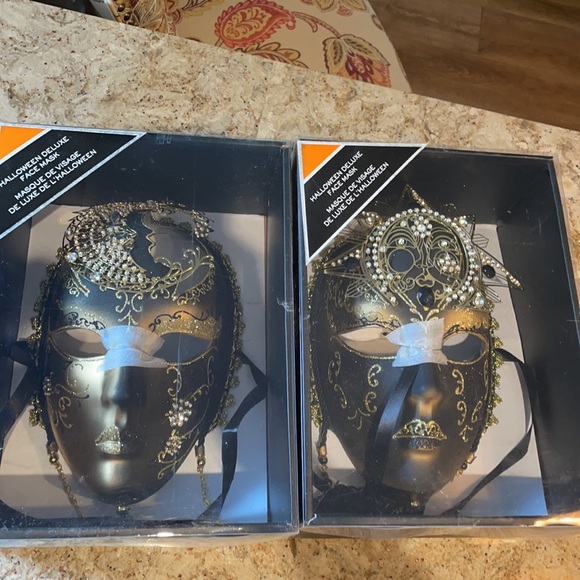 Mask - Hallowe’en or Masquerade - Picture 6 of 7